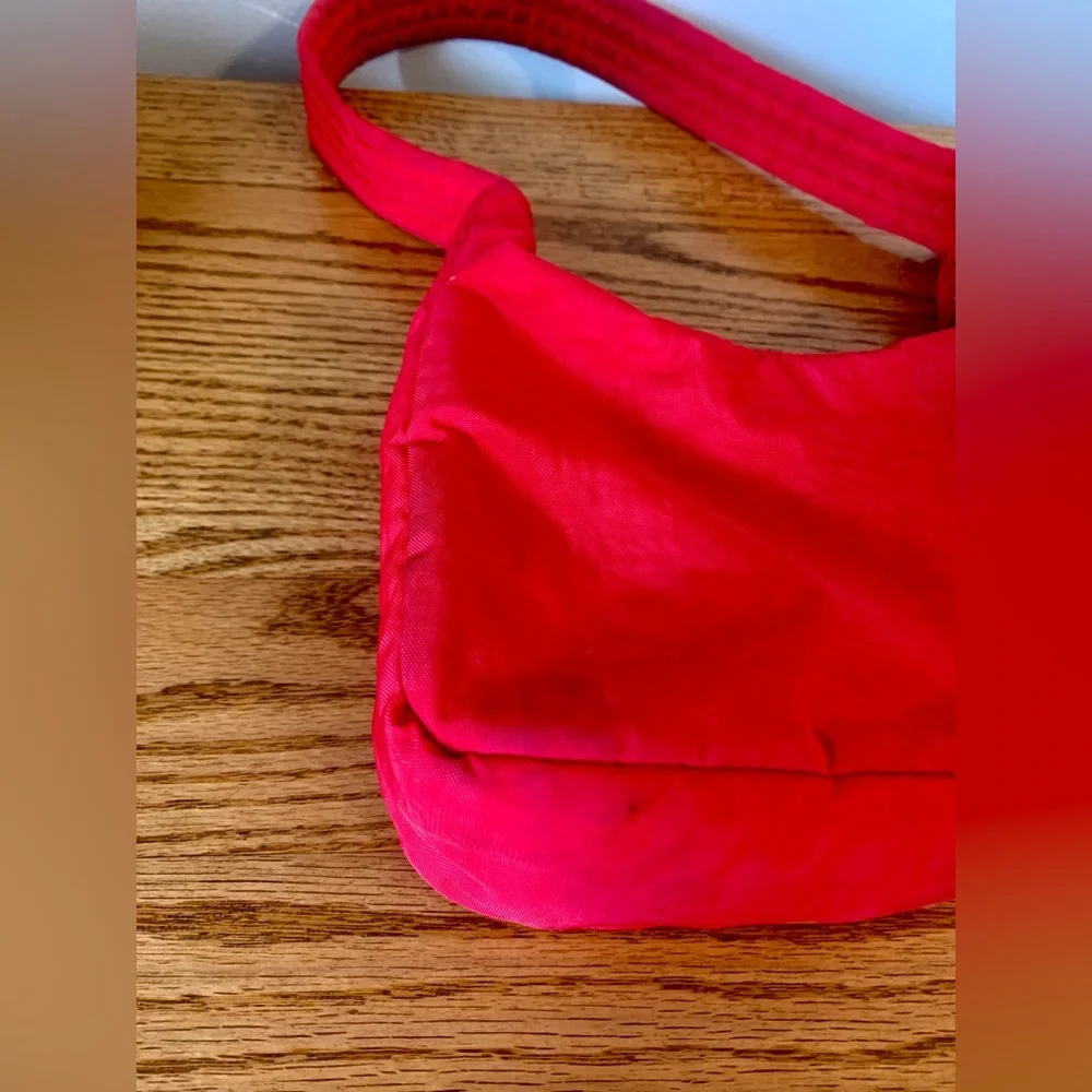 Baggu Mini Nylon Shoulder Bag Candy Apple Red Slouchy Hobo Travel Buckle - Picture 16 of 16